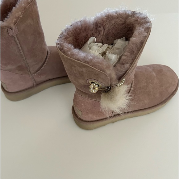 UGG  Irina Boot with Swarovski crystals Pin Closure in Dusk Blush Pink size 7 - Picture 7 of 13
